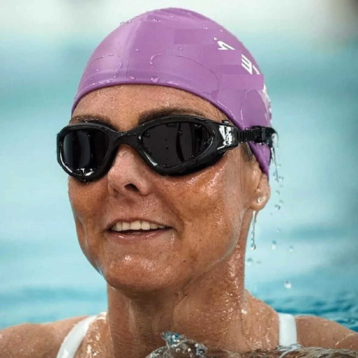 Kiuiom Gafas de Natación Unisex Adulto,Gafas de Natación Anti-vaho,Gafas Buceo 100% Antifugas,Gafas Piscina con Tapones Oidos Natación Y Clip Nariz Impermeable para Entrenamiento Nadar